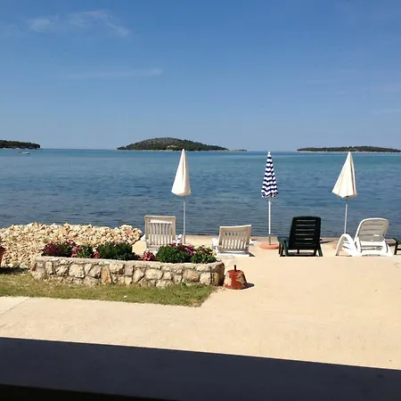 Family Friendly Seaside Krapanj, - 18004 Appartamento *